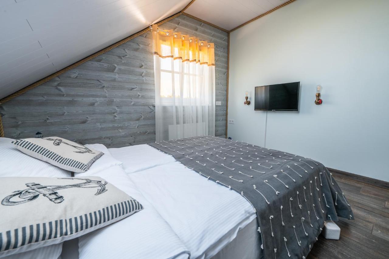 Pakri Parun Aparthotel Paldiski Exteriör bild