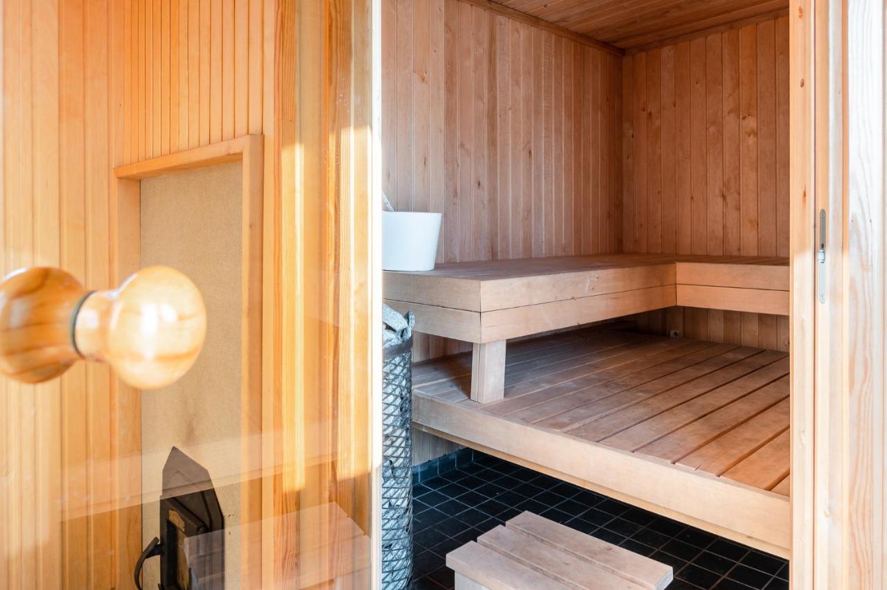 Pakri Parun Aparthotel Paldiski Exteriör bild